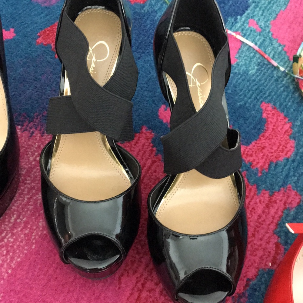 Jessica simpson blk patten leather pumps. 36 1/2